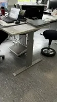 1 electrically height-adjustable desk with mobile pedestal - Pickup after approval