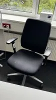 1 Drehstuhl mit Armlehnen - Abholung nach Freigabe −