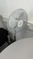 1 ventilateur sur pied