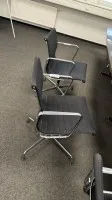 1 Konferenztisch, ca. 4 lfd. m mit 9 Besucherstühlen Vitra - Abholung nach Freigabe −