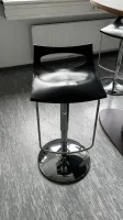 1 Stehtisch, ca. 2,5 m mit 6 Barhockern