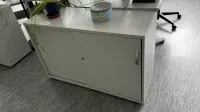 1 îlot de bureaux composé de 2 combinaisons d'angle,