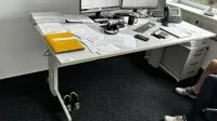 1 bureau met rolcontainer