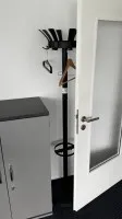 1 věšák na oblečení