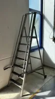 1 échelle pliante en aluminium, 7 échelons, mobile