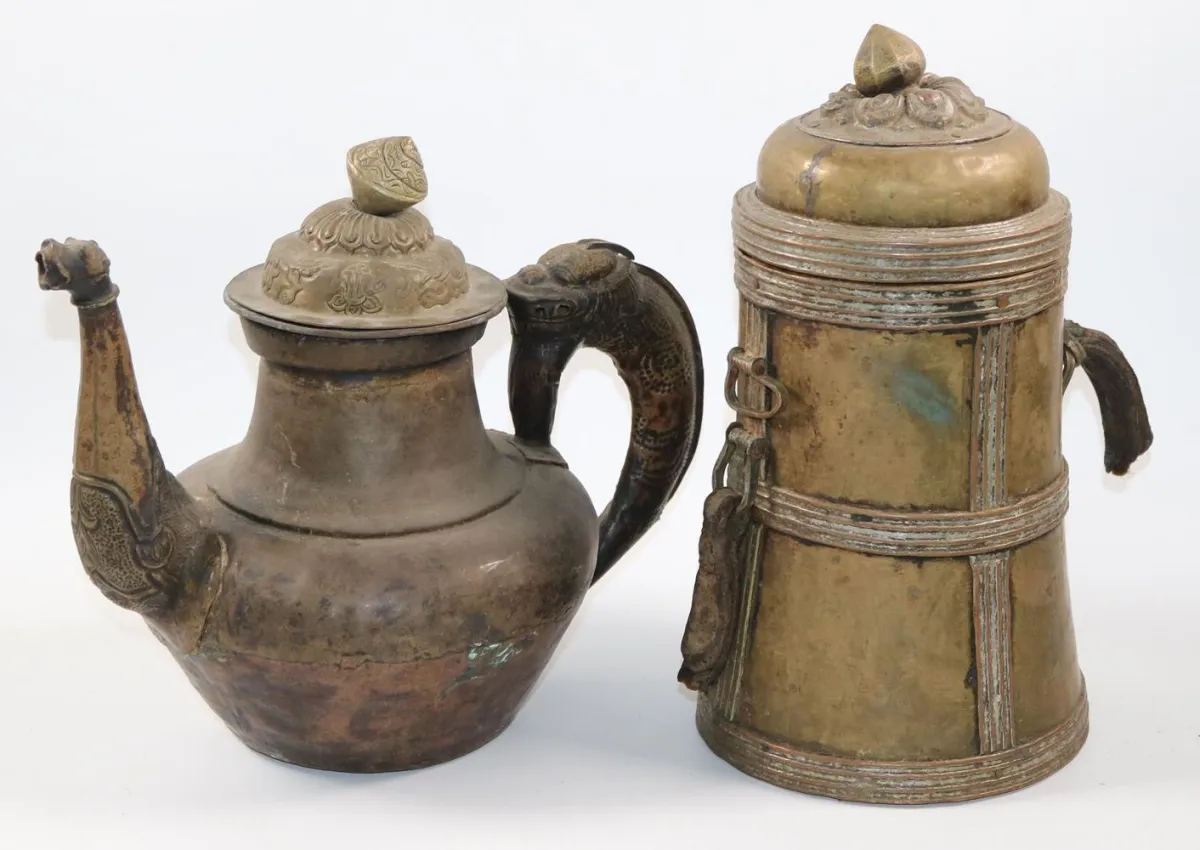 Tibet 19th c. – Gsol teapot with dragon handle and