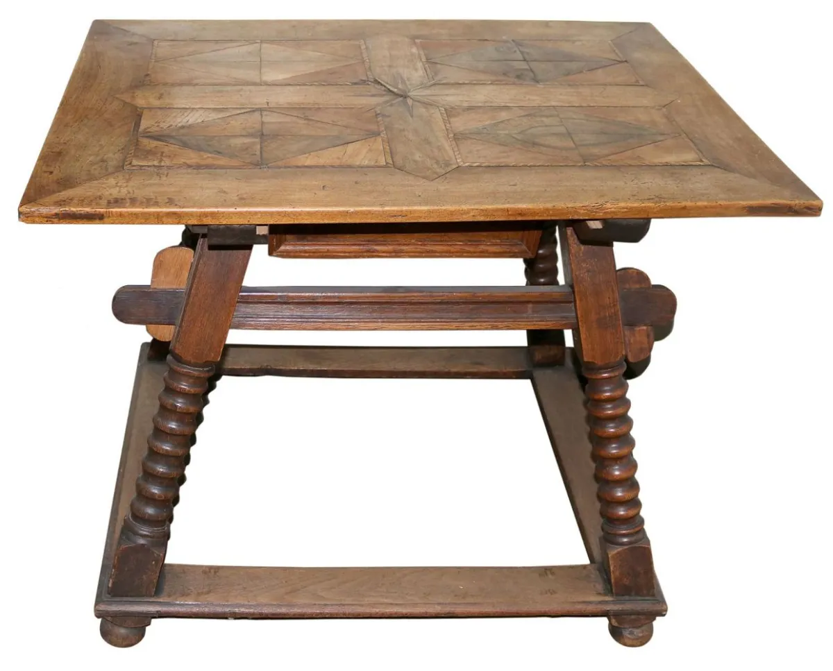 Table coffre marquetée – Magnifique table coffre début XVIIIe s.