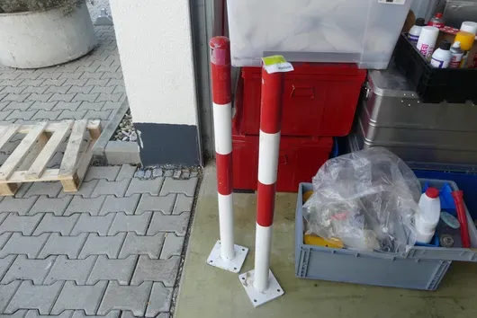 2x Absperrpfosten
