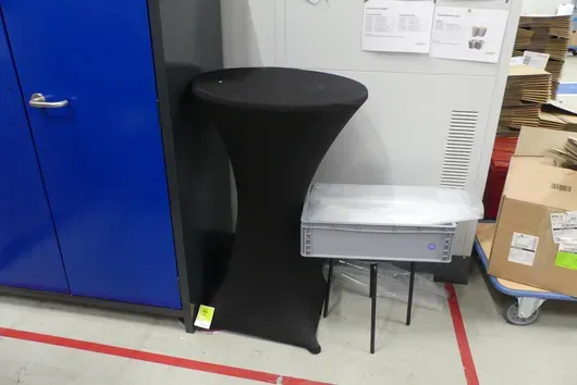 Table haute avec housse