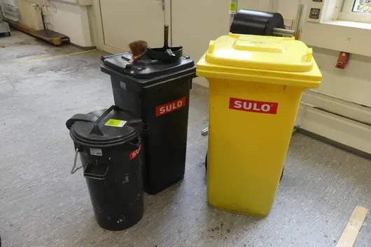 3x segregator odpadów