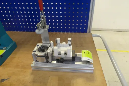 Assembly / testing device