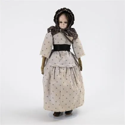 Poupée à tête de buste avec capuche grise