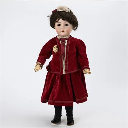 Mädchenpuppe mit rotem Samtkleid. Gebrüder Kühnlenz