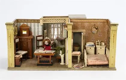 Petite maison de poupée avec encorbellement et toilettes