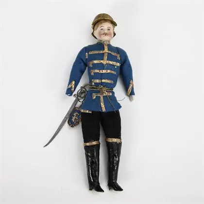 Rare soldat de maison de poupée avec casque à pointe