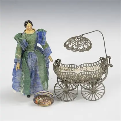 Petite poupée Biedermeier et landau en étain