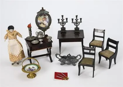 Lot de 5 meubles, accessoires et 1 poupée pour la maison de poupée
