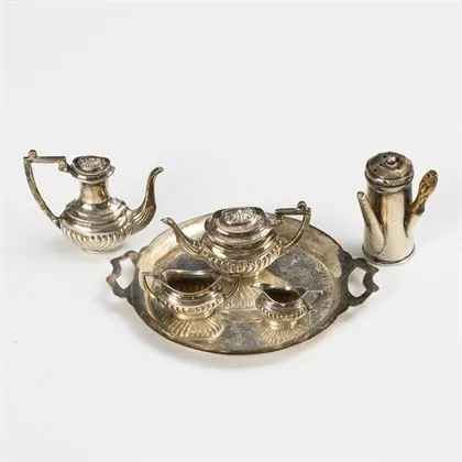 Lot de miniatures en argent : plateau avec 5 récipients pour maison de poupée