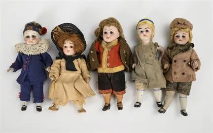 5 poupées de maison de poupée avec yeux en verre