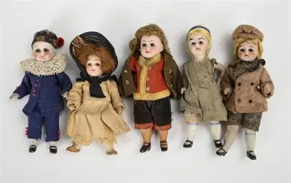 5 poupées de maison de poupée avec yeux en verre