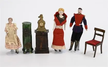 Lot pour maison de poupée : 3 poupées à tête buste, four vert et meubles