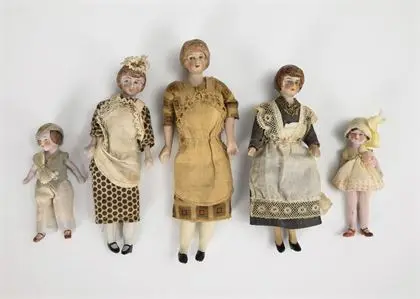 5 poupées de maison de poupée