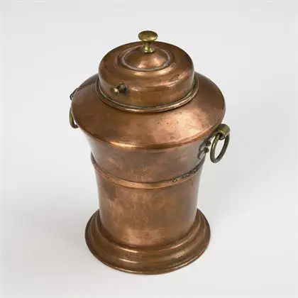 Récipient baroque en cuivre pour maison de poupée