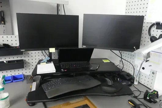 Technická sada - monitory Lenovo + klávesnice a myš