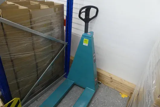 Hand pallet truck