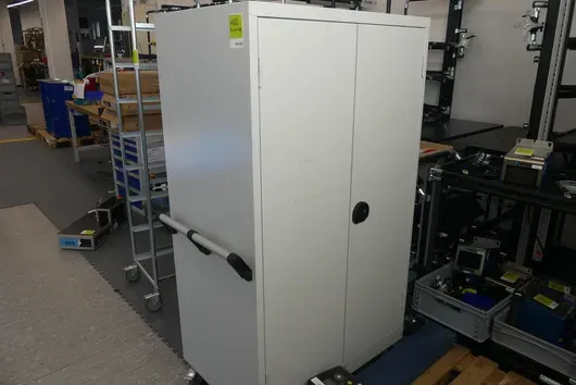 Metallschrank, ohne Inhalt