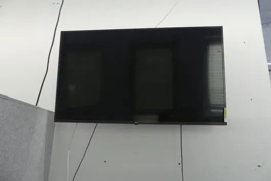 LG 55LJ615V Display mit Wandhalterung