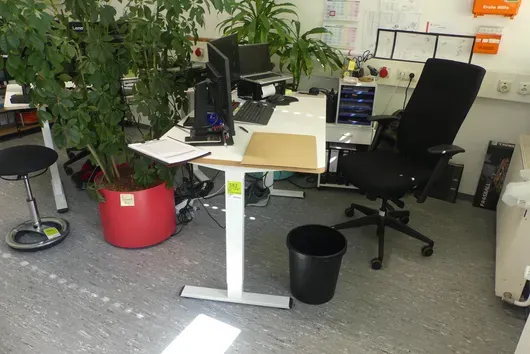 Raumeinrichtung mit 2x Arbeitsplatz