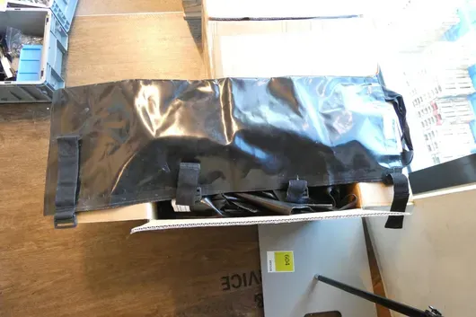 Carton avec contenu - sacs