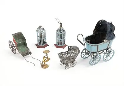 6 pièces anciens accessoires de maison de poupée en métal