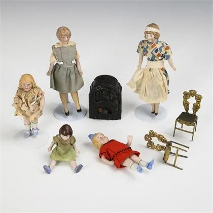 Lot de 5 poupées pour la maison de poupée