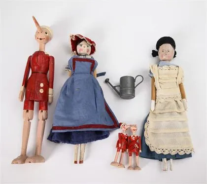5 figures en bois