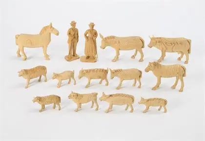 12 animaux en bois sculpté et 2 bergers, dans boîte rouge. Val Gardena