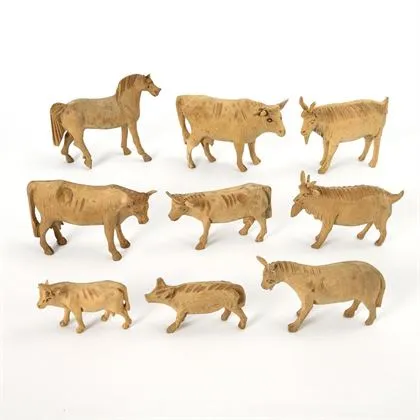 Boîte avec animaux domestiques sculptés. Val Gardena