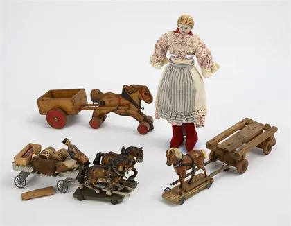 3 attelages de chevaux en bois et masse, avec poupée à tête de buste