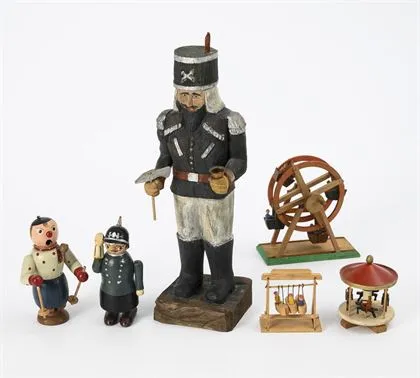 Mineur, 2 figurines et 3 jouets de foire. Erzgebirge