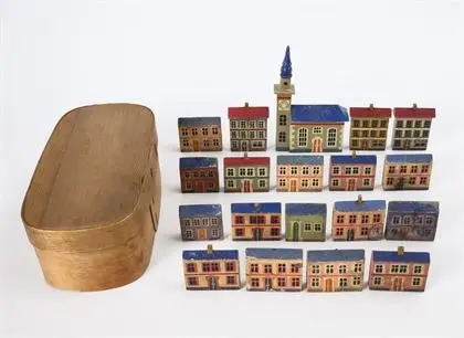 Petite ville avec rangée de maisons de Grünhainichen, en boîte en copeaux. Erzgebirge