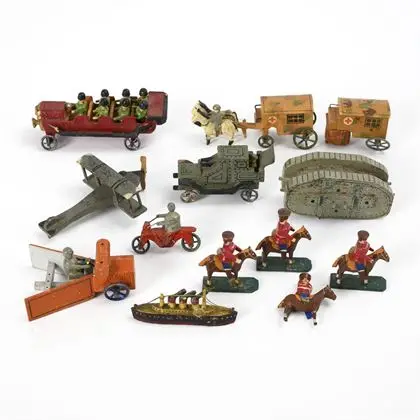 Lot avec miniatures militaires. Erzgebirge
