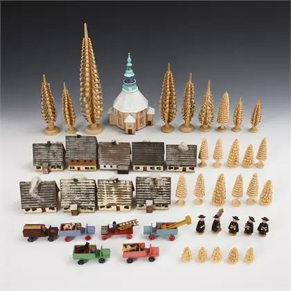 Lot avec église, maisons, arbres en copeaux et 5 chanteurs de Kurrende. Erzgebirge