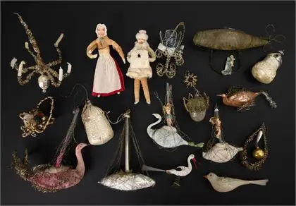 Lot d'anciennes décorations de Noël, en partie avec fils léoniques