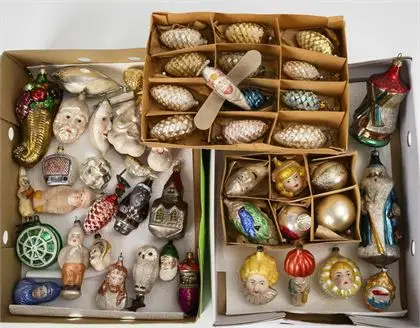 Lot d'anciennes décorations de sapin de Noël