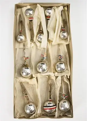 11 boules de Noël rares