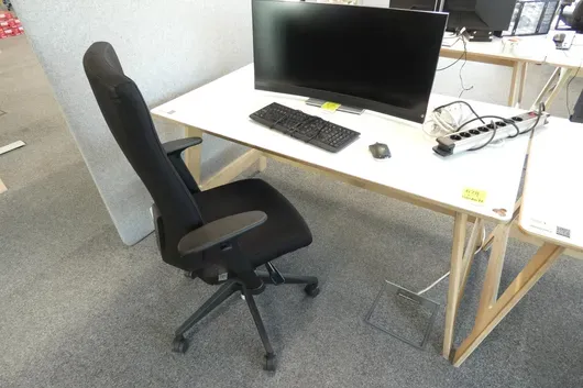 Schreibtisch + Bürostuhl