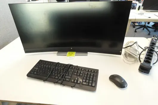 Technická sada s monitorem HP + klávesnice a myš
