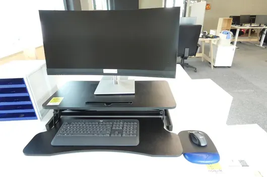 Technická sada s monitorem HP + klávesnice a myš