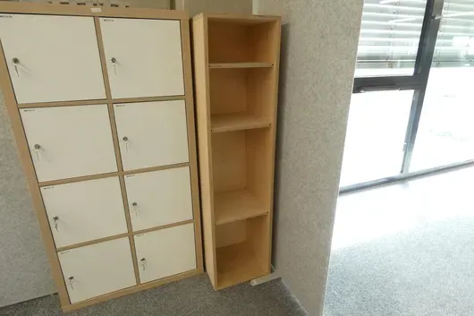 Přistavěná police